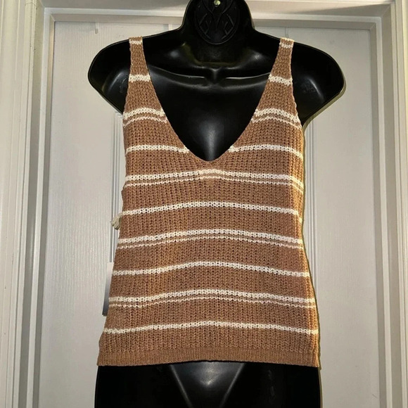 O&O Crop Knit Tank Top - Picture 3 of 4